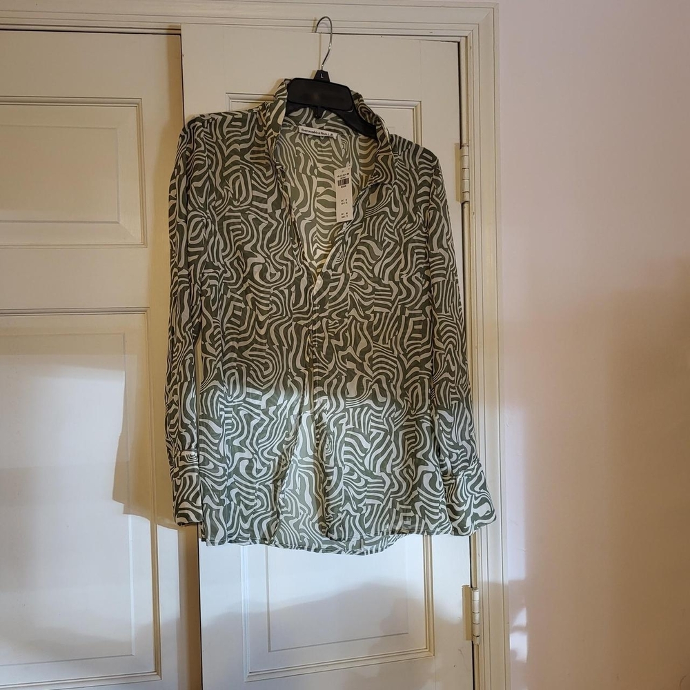 Abercrombie & Fitch Green Patterned Button Down Shirt